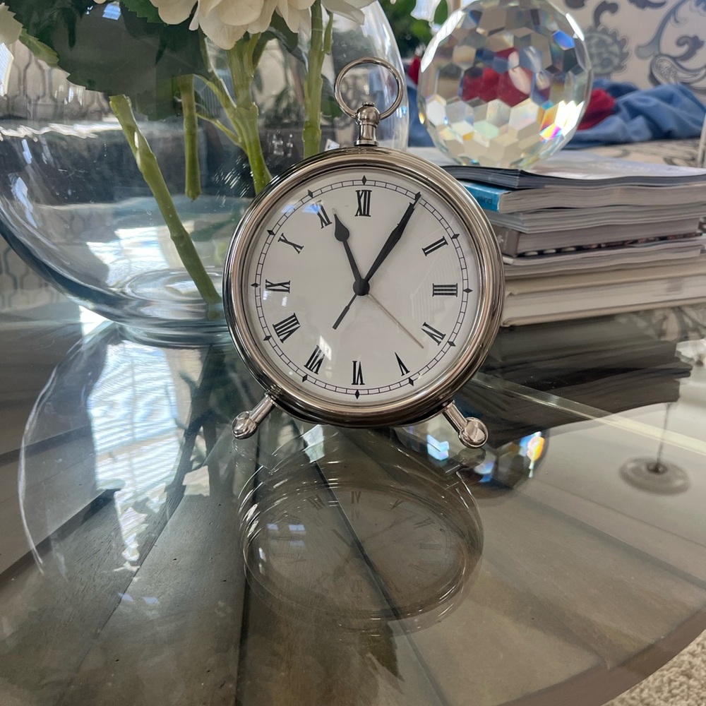 Pottery Barn 5 in Round Pocket Watch Style Table needs battery.